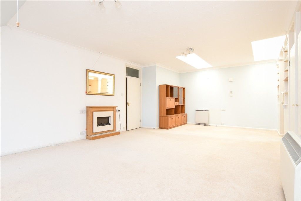 Property photo 3 of 16 Lounge/Diner