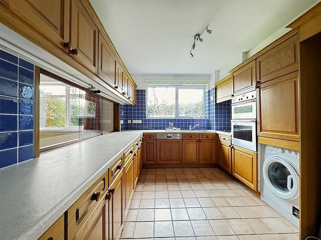 Property photo 2 of 19 Kitchen