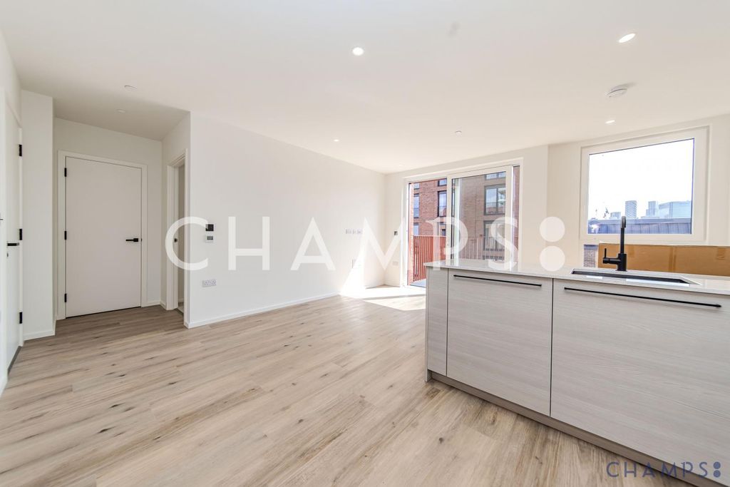 Property photo 3 of 8 Gallery