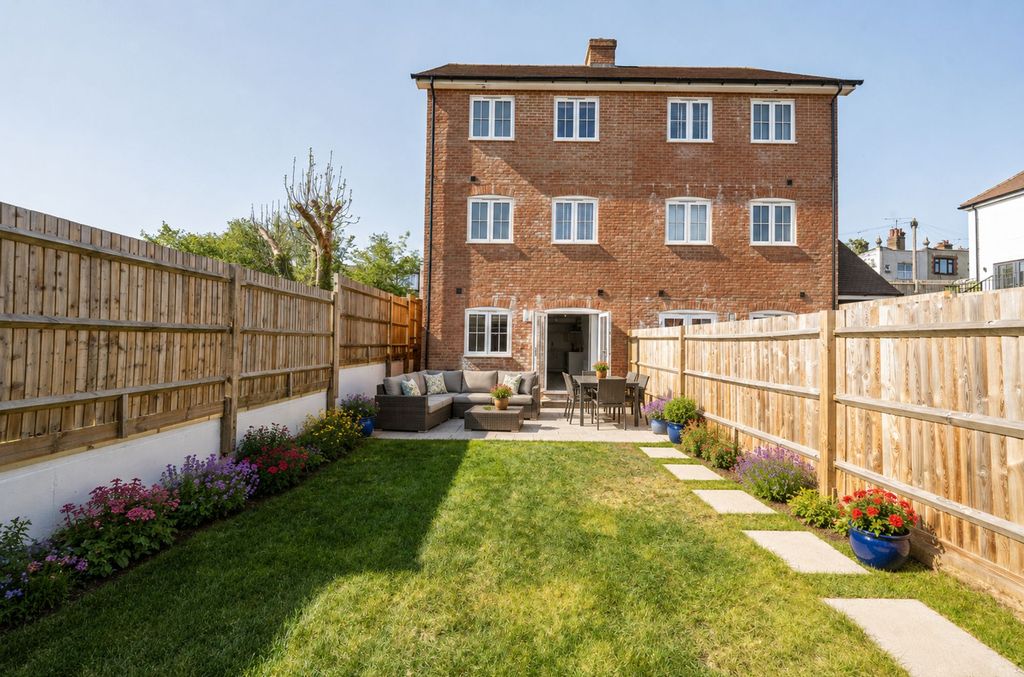 Property photo 1 of 25