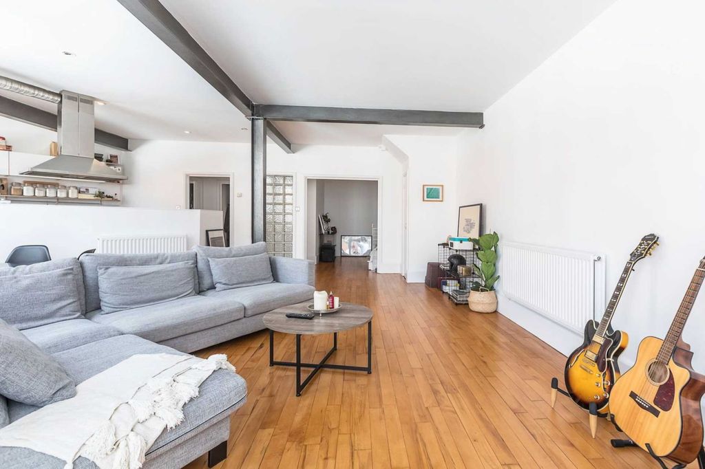 Property photo 2 of 20