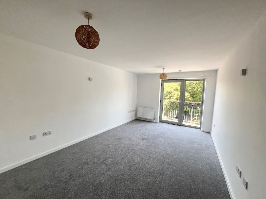 Property photo 2 of 13 Lounge