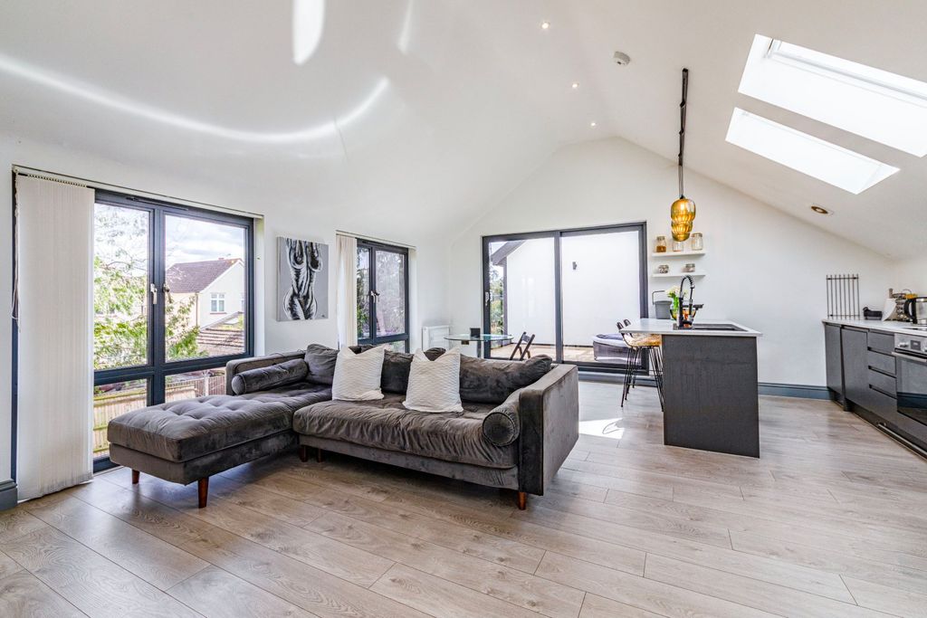 Property photo 2 of 15 Picture No. 19