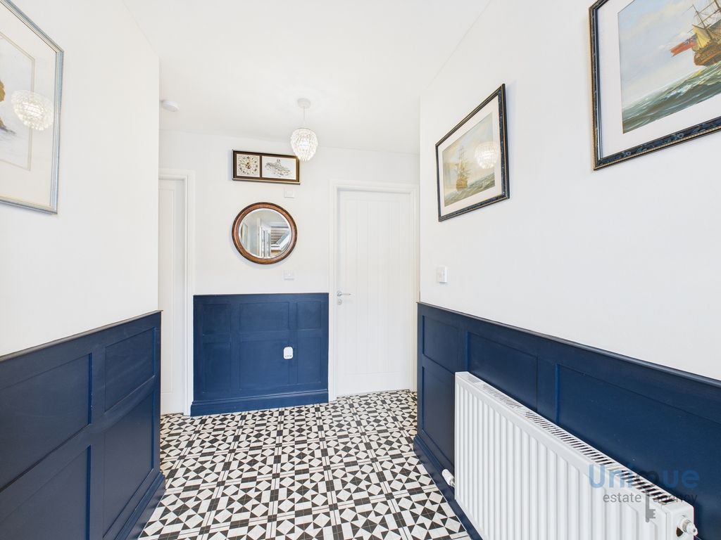 Property photo 2 of 32