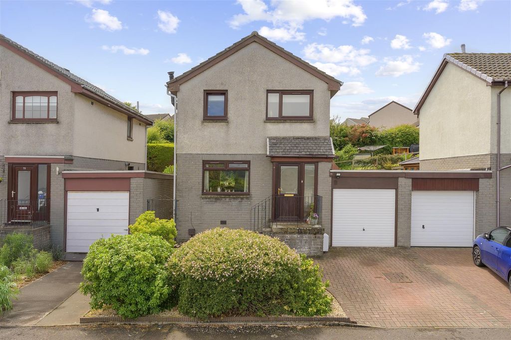 Property photo 1 of 28 71Struanplace002.Jpg