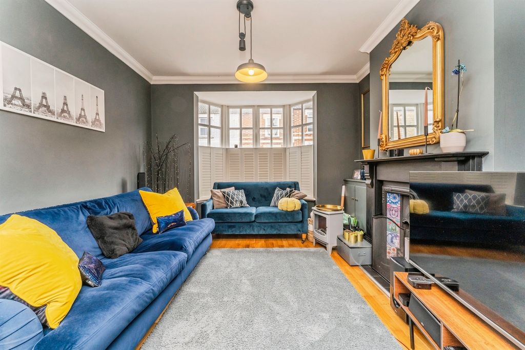 Property photo 2 of 17