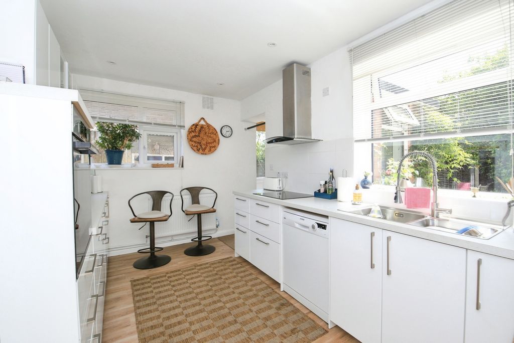 Property photo 3 of 16 Pbox-Img.Jpg