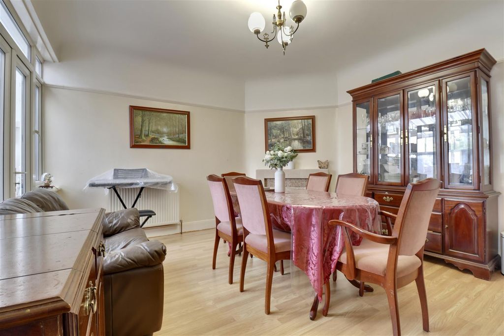 Property photo 1 of 20 9860B717-070B-415B-88E6-4A9Dcdf6650E_1_201_A.Jpeg