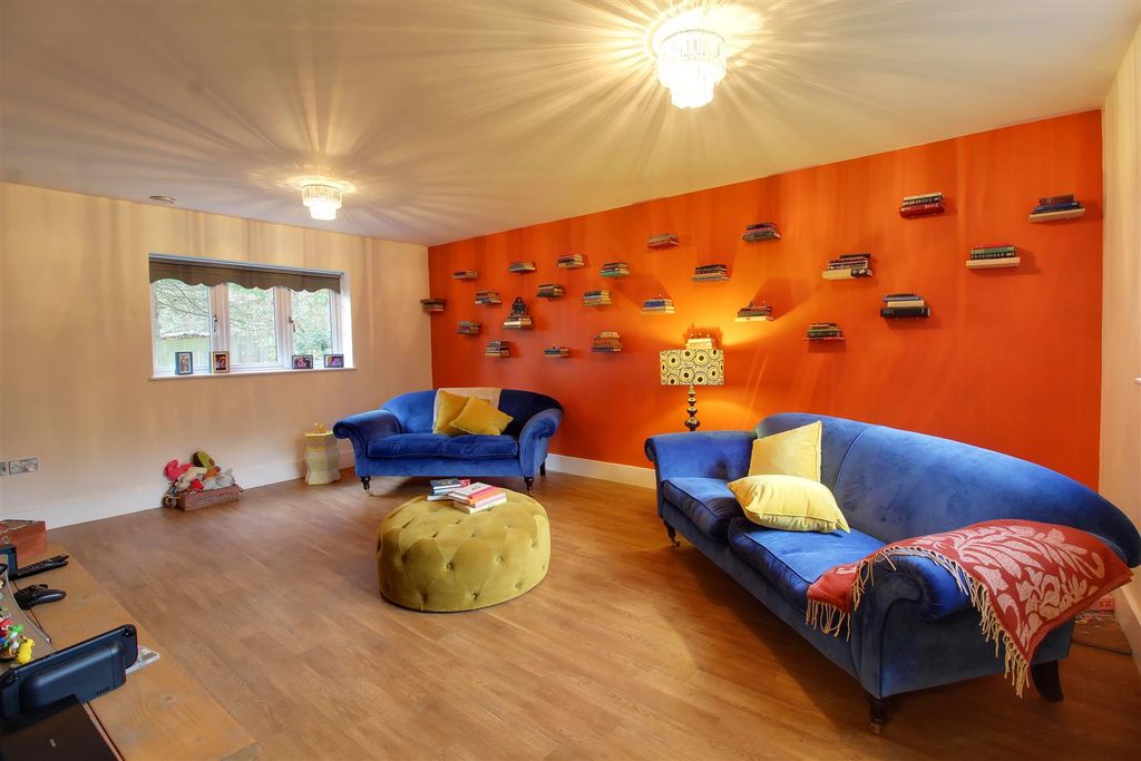 Additional image 20 of 5 bed detached house for salePeplins Way, Brookmans Park AL9