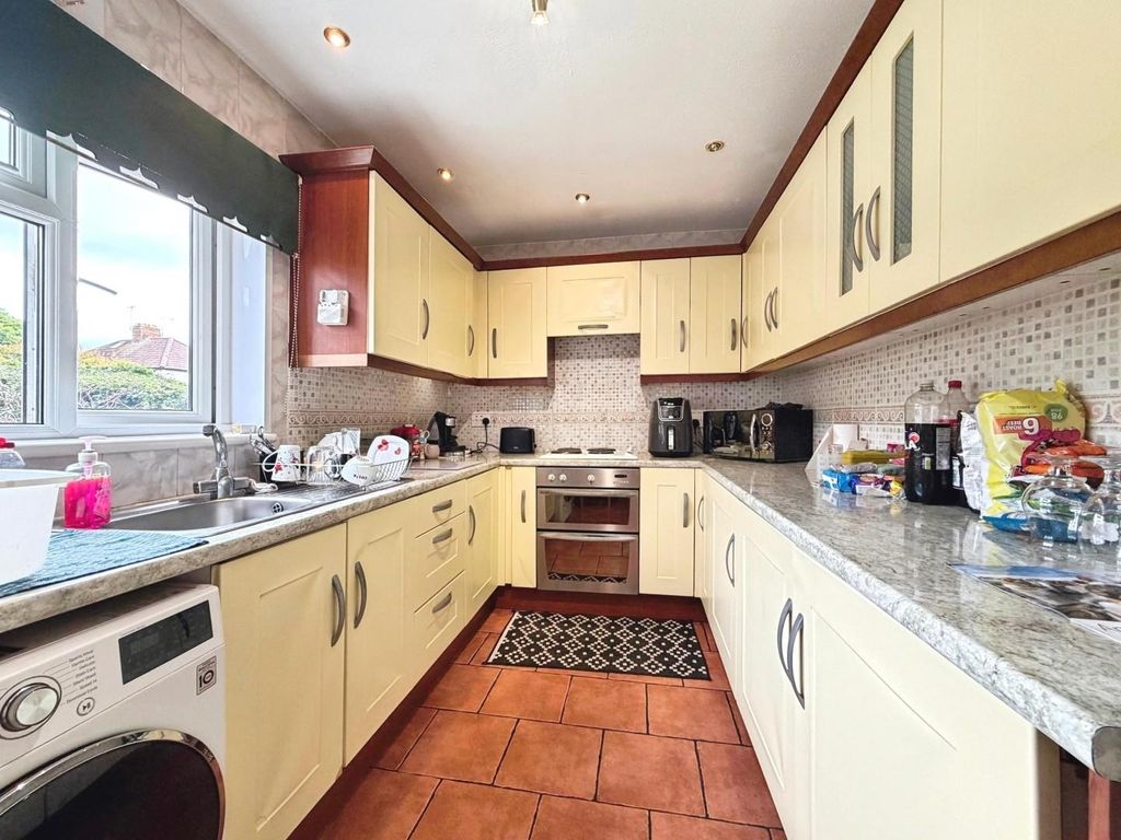 Property photo 3 of 16 Kitchen/Breakfast Room