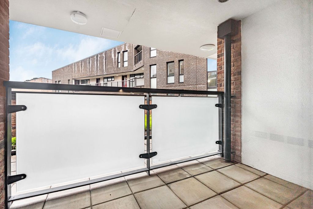 Property photo 3 of 19 Balcony