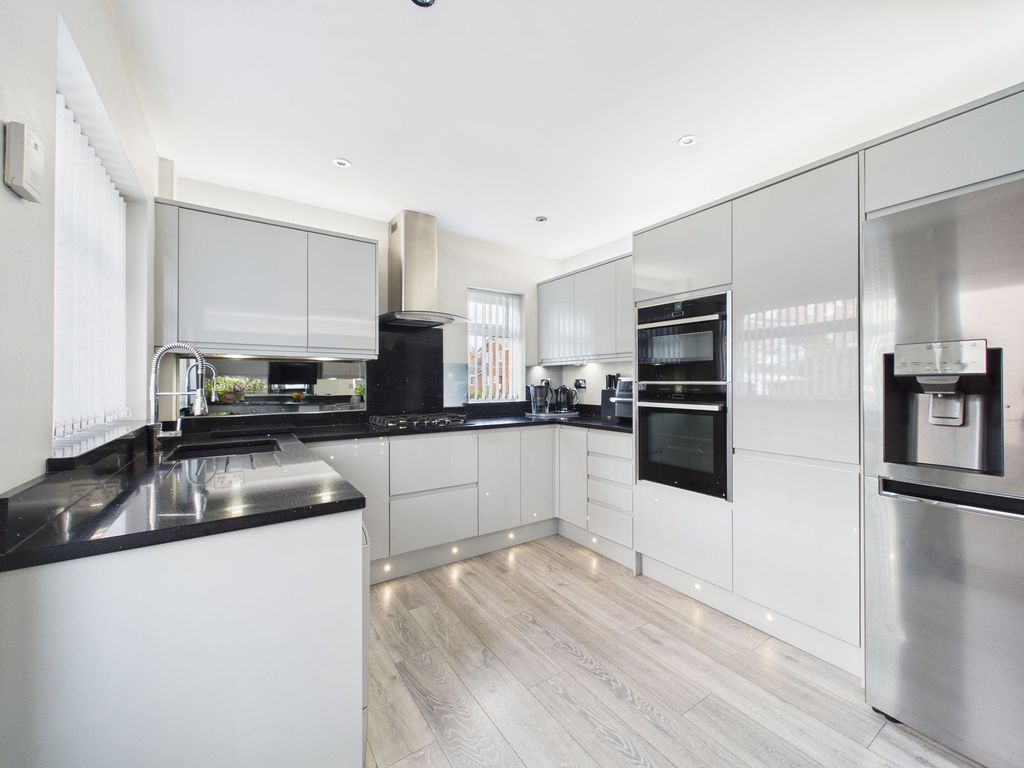 Property photo 3 of 26 Breakfast Kitchen