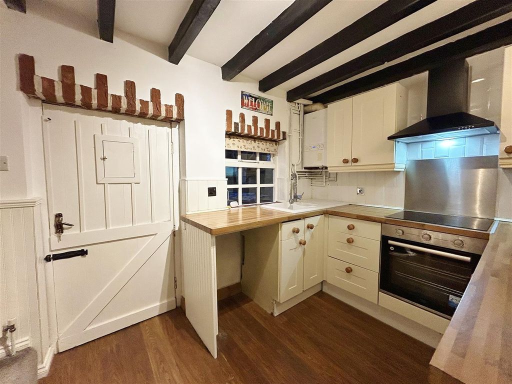 Property photo 2 of 11 Kitchen