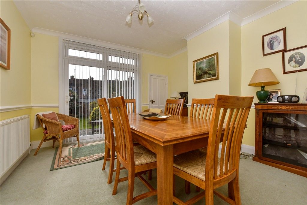 Property photo 3 of 10 Dining Area