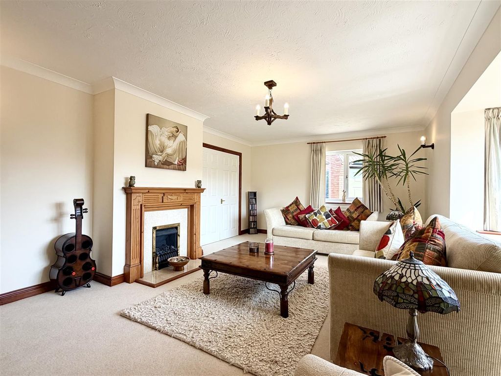 Property photo 3 of 28