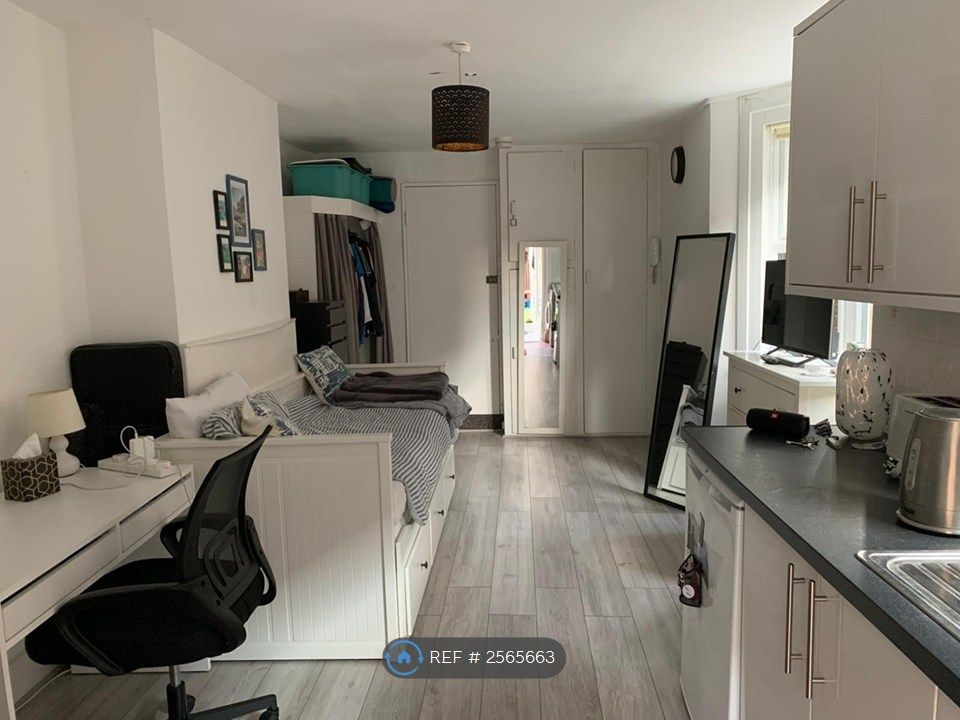 Property photo 3 of 8 Studio Living Space
