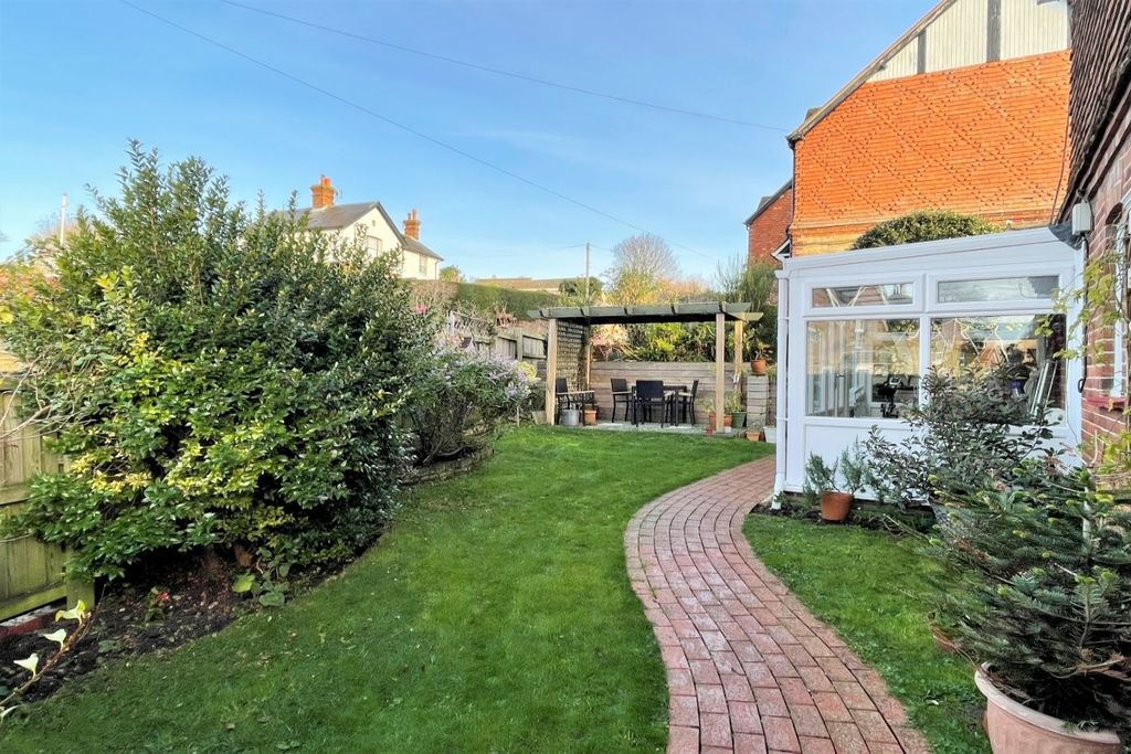 Property photo 2 of 15 Gardens