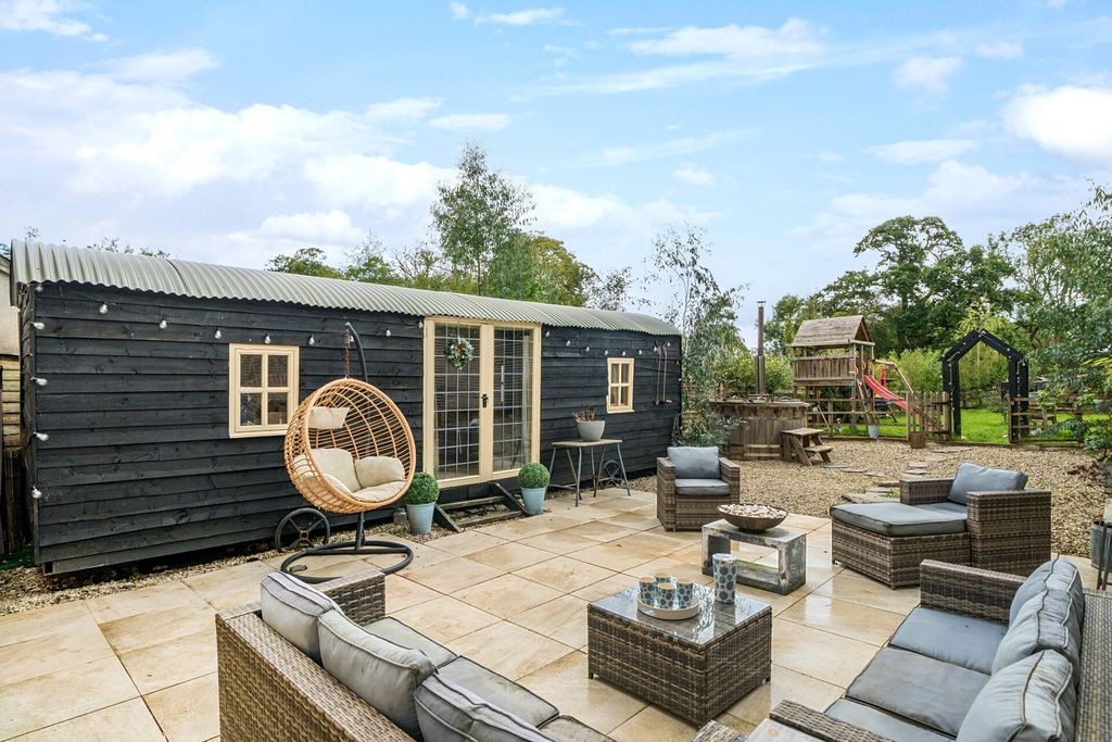 Property photo 3 of 22 1517003-6-1A08Fe1...