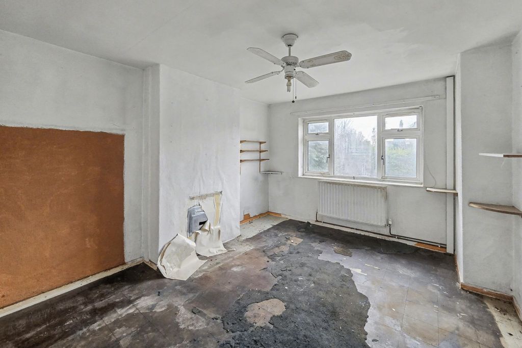 Property photo 3 of 20 18 Shaftesbury Gardens, Flixton M41 6Np