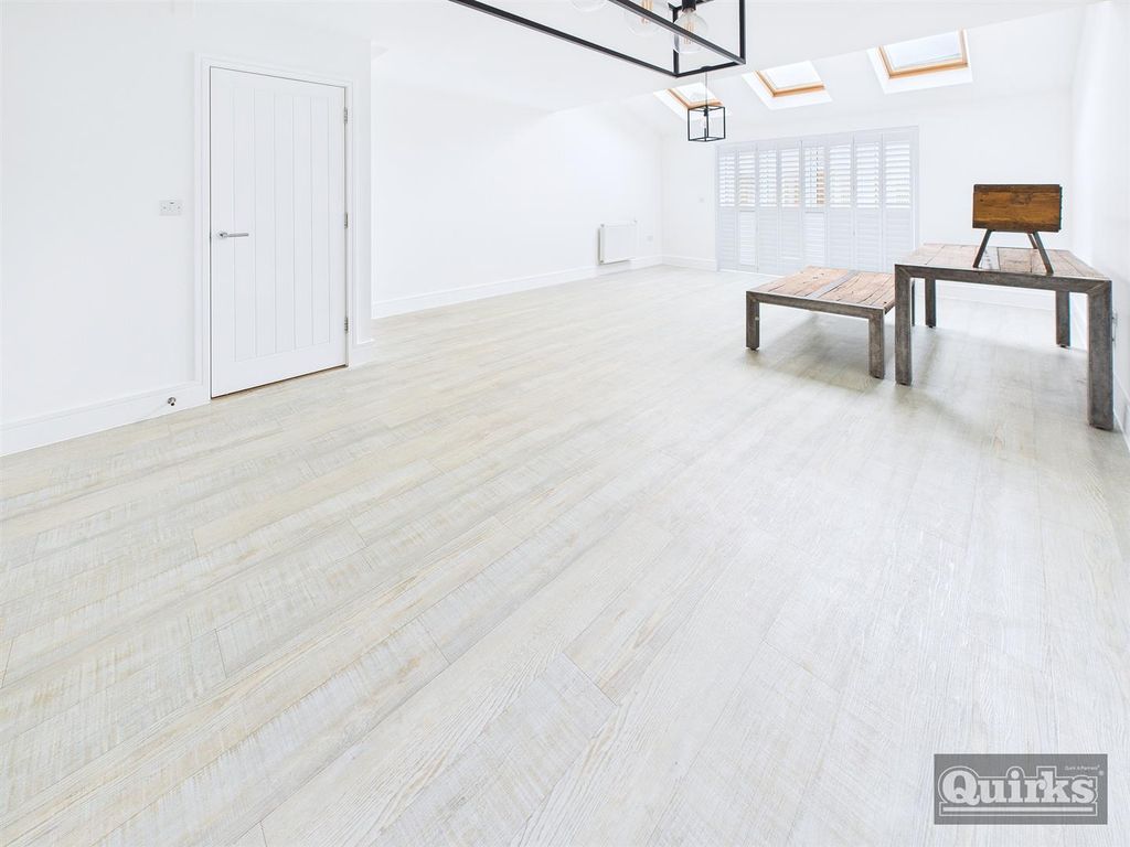 Property photo 3 of 15 Cam02342G0-Pr0135-Still003.Jpg