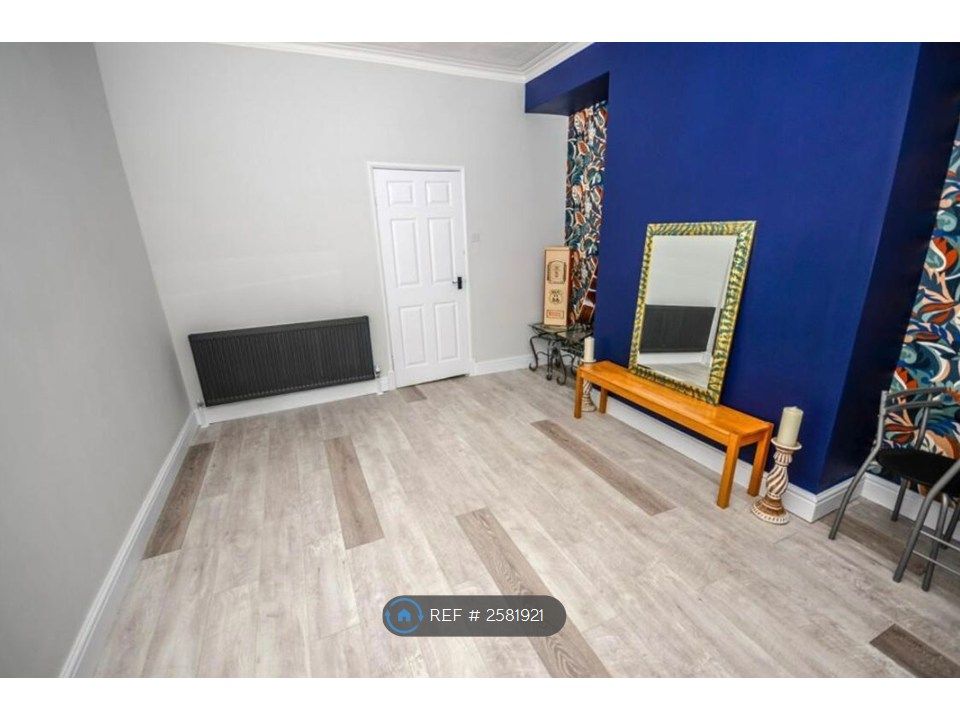 Property photo 3 of 14 Living Room