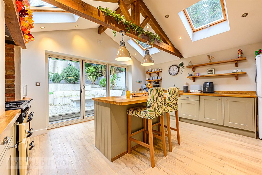 Property photo 2 of 24 Breakfast Kitchen