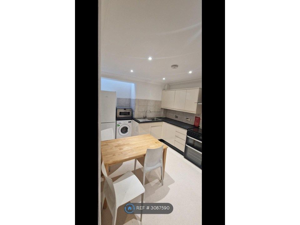 Property photo 3 of 8 Kitchen