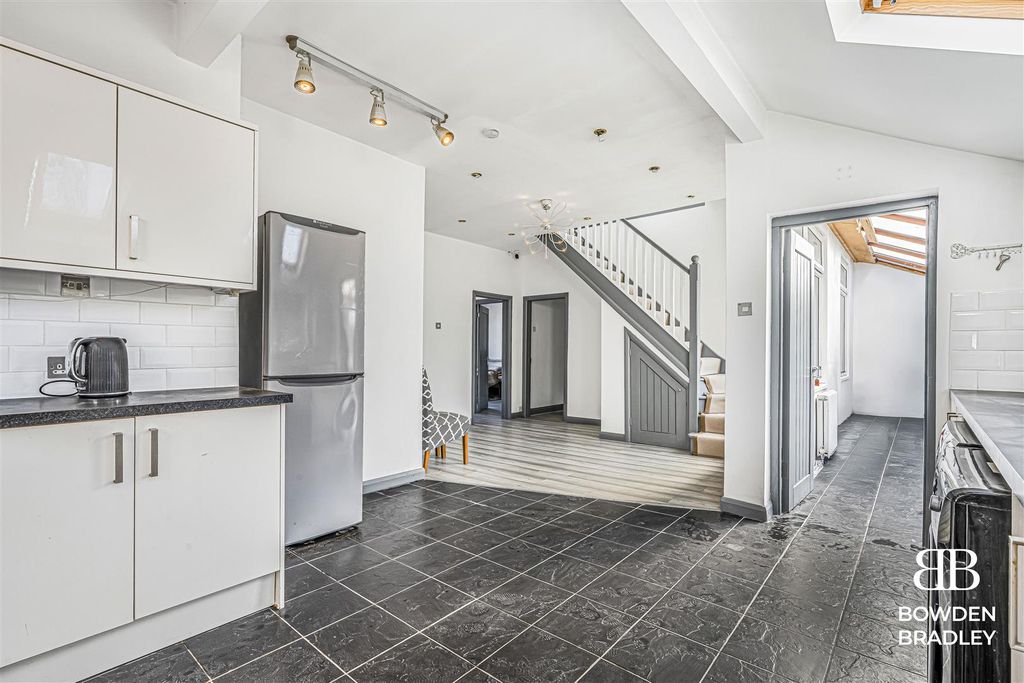 Property photo 3 of 17 Living Room