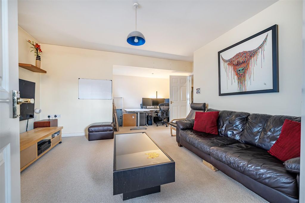 Property photo 2 of 13 1421866-8-69B18Abf1316F.Jpg