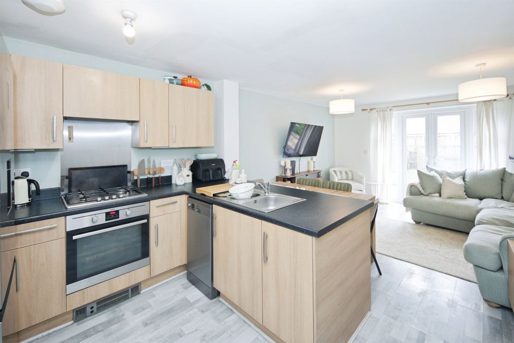 Property photo 3 of 14