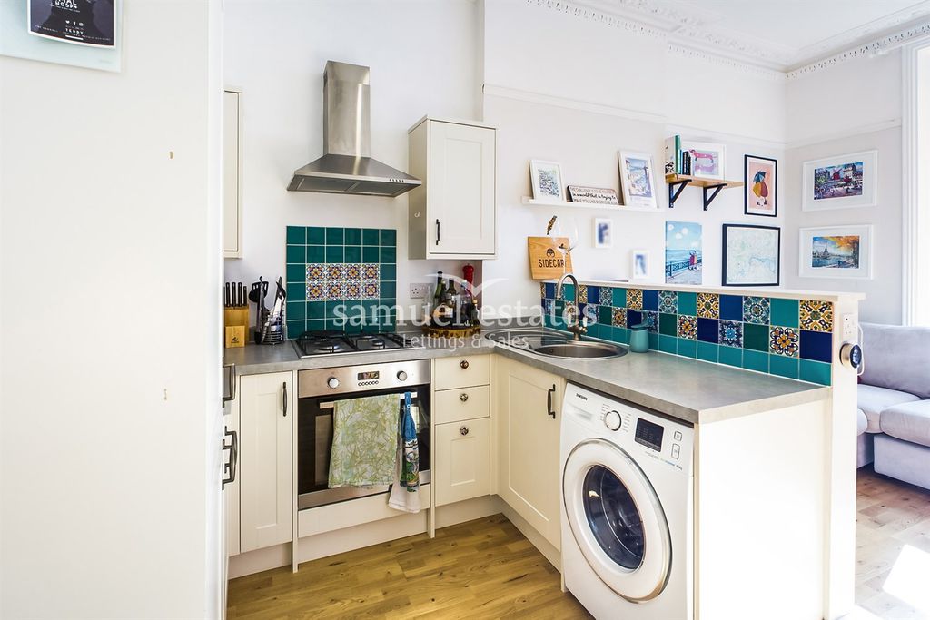 Property photo 2 of 11 Kitchen