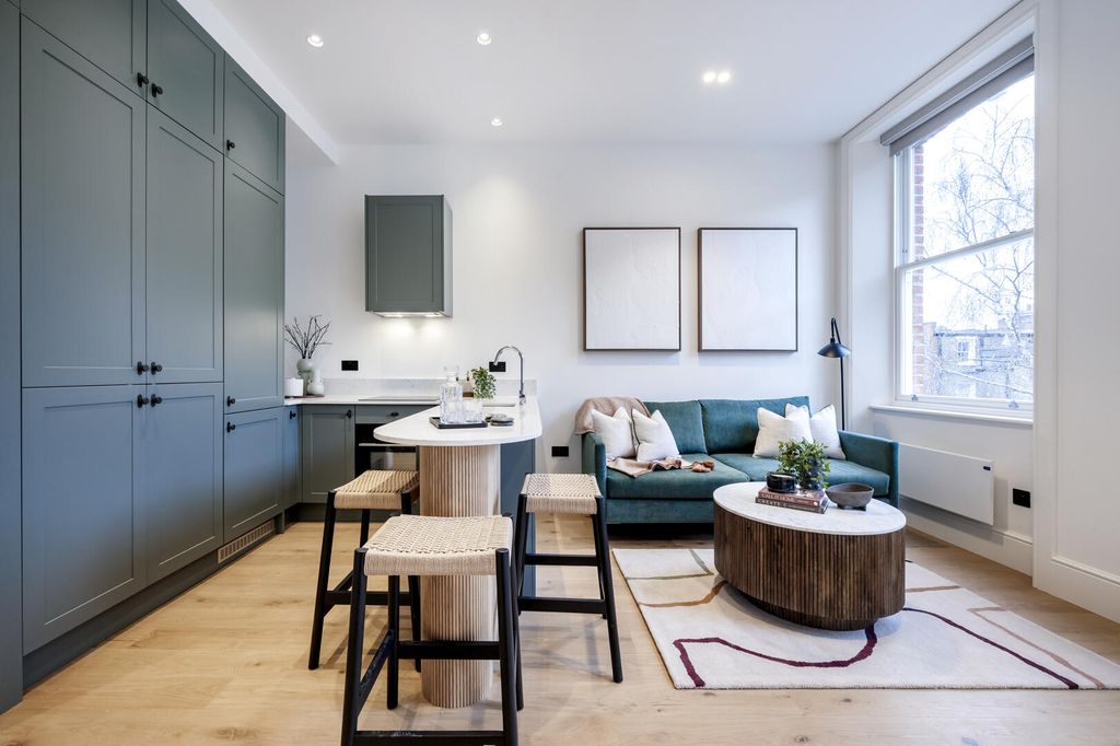 Property photo 1 of 9 Living