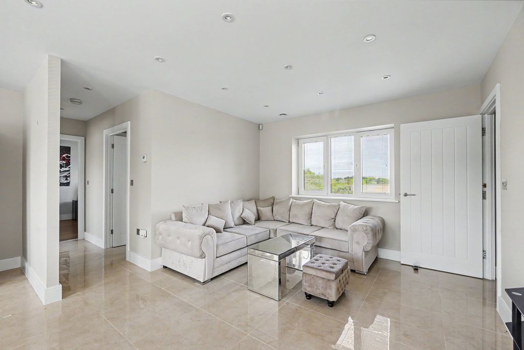 Property photo 3 of 44