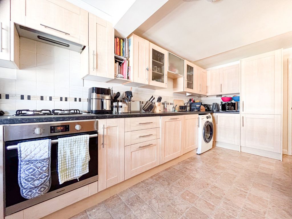 Property photo 3 of 30 Kitchen