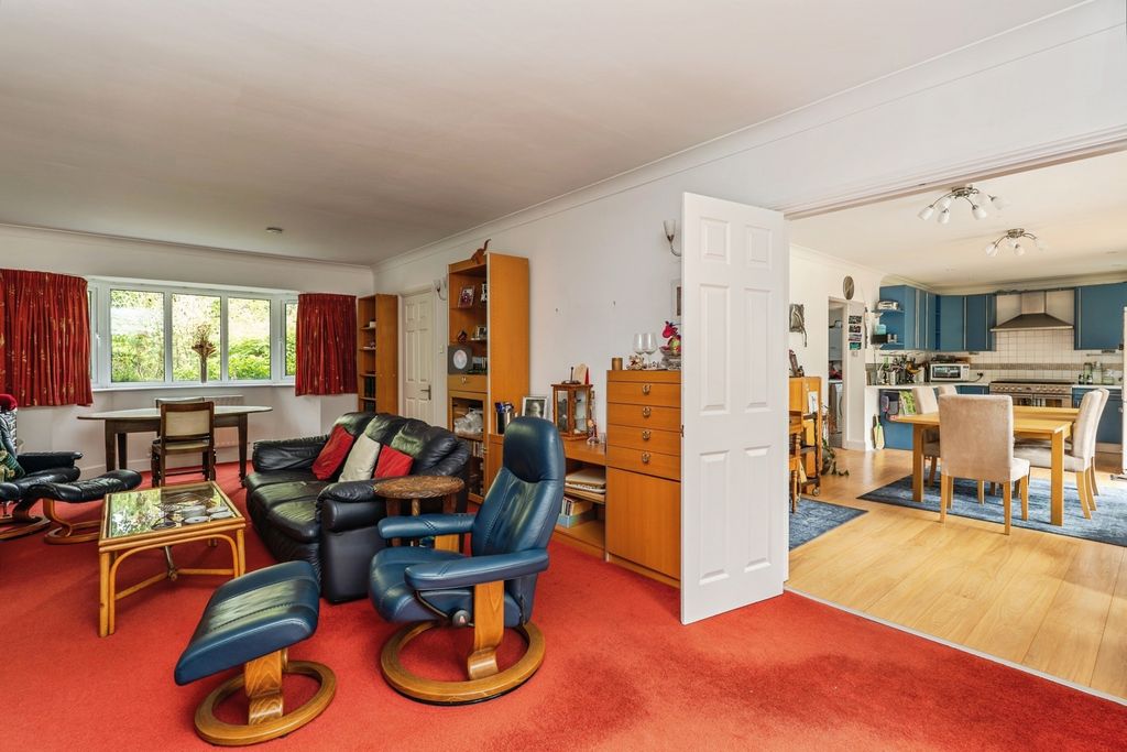 Property photo 3 of 27 Photo