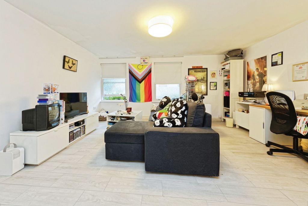 Property photo 2 of 12 Photo