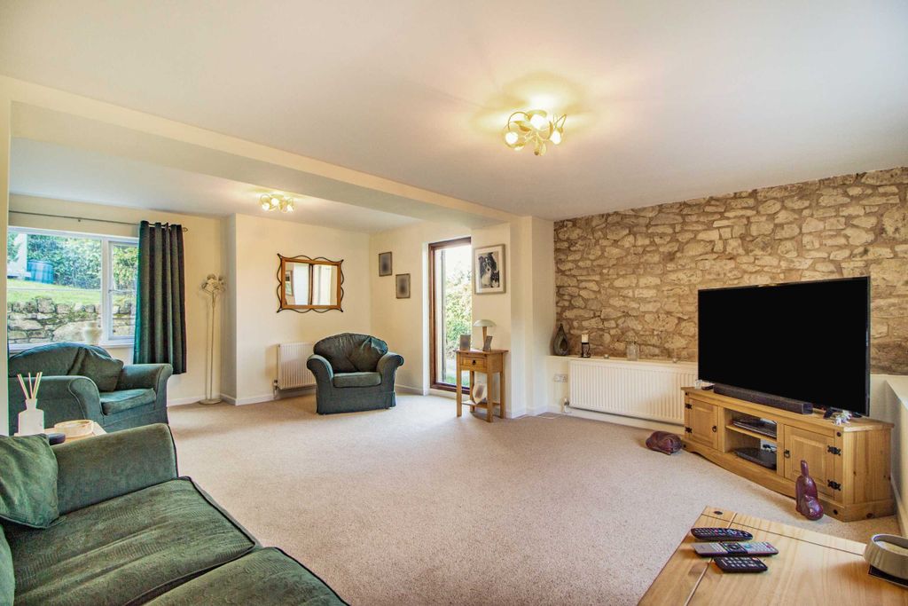 Property photo 3 of 36