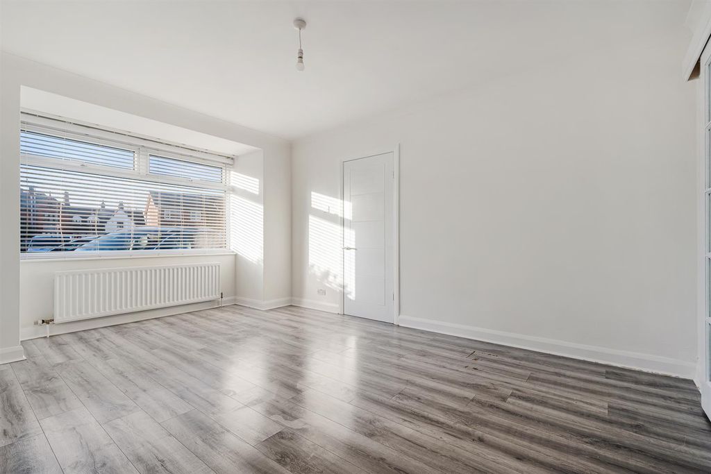 Property photo 3 of 29 Front Lounge