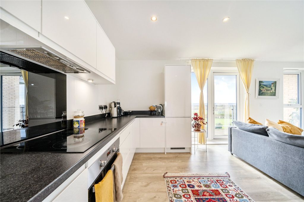 Property photo 3 of 20 Kitchen