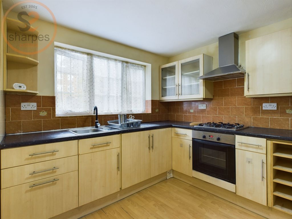 Property photo 3 of 21 Cam03524G0-Pr0054-Still009