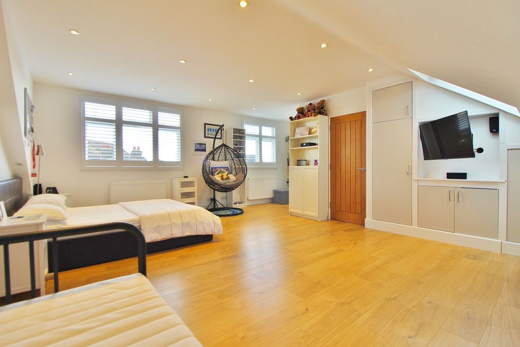 Property photo 3 of 46