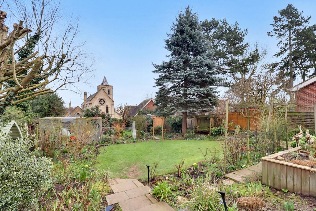 Property photo 2 of 19 Garden