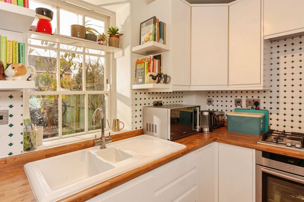 Property photo 3 of 18