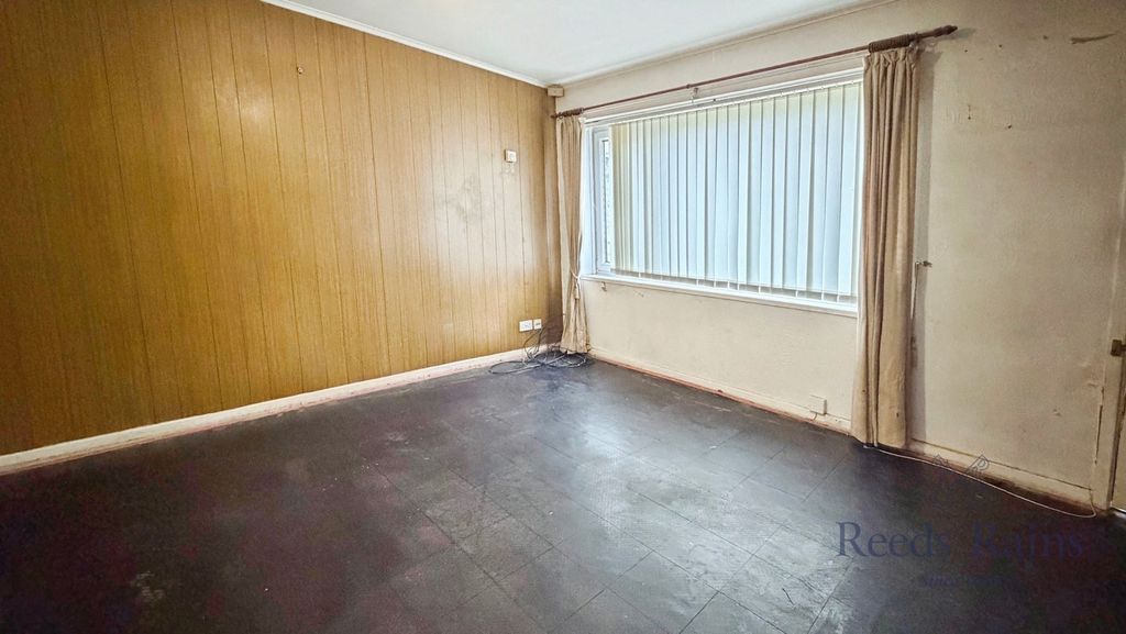 Property photo 2 of 17 Lounge