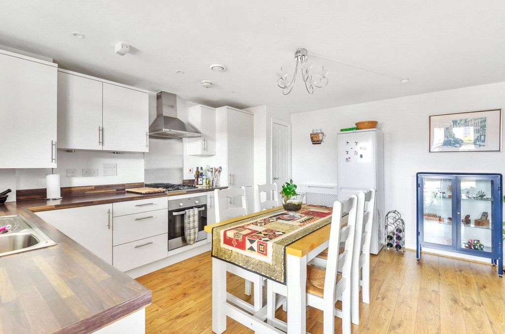 Property photo 2 of 16 Picture No. 15