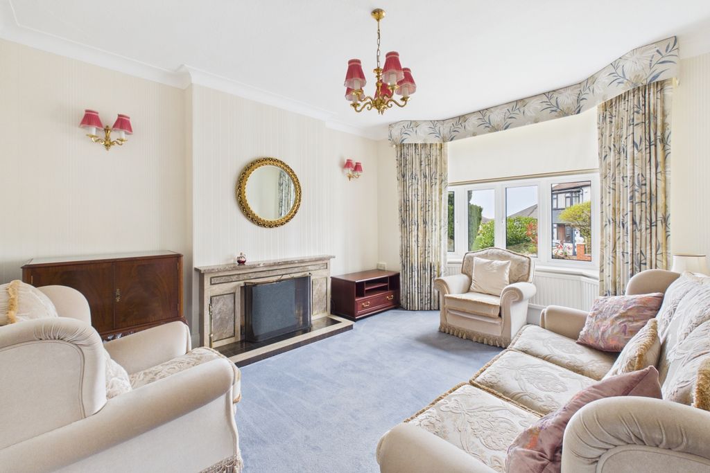 Property photo 2 of 24 Lounge