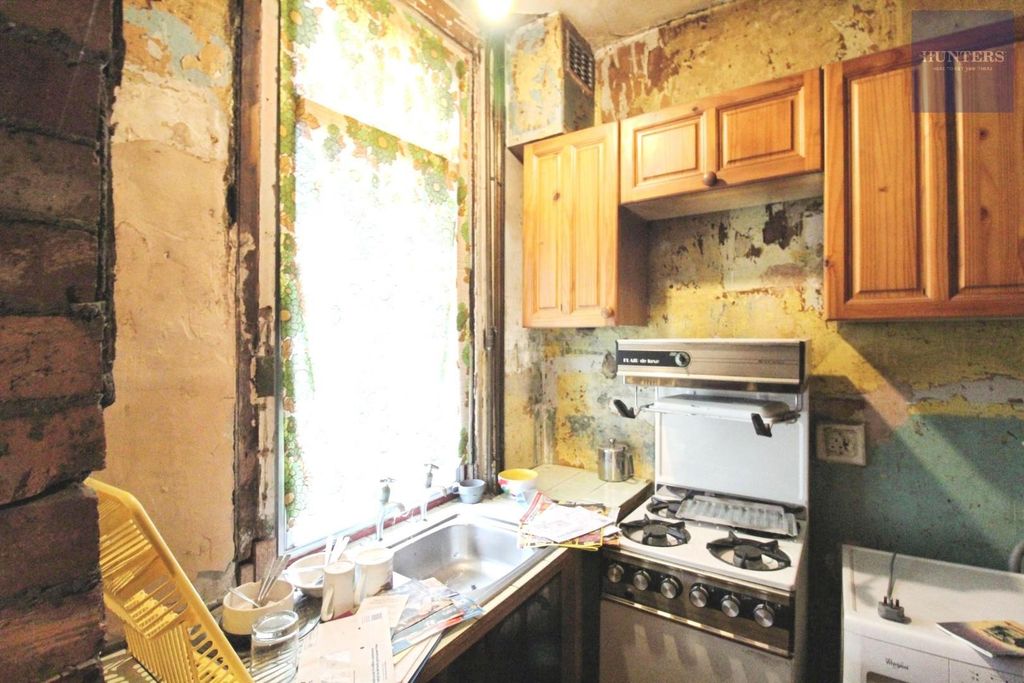 Property photo 3 of 12 Kitchen