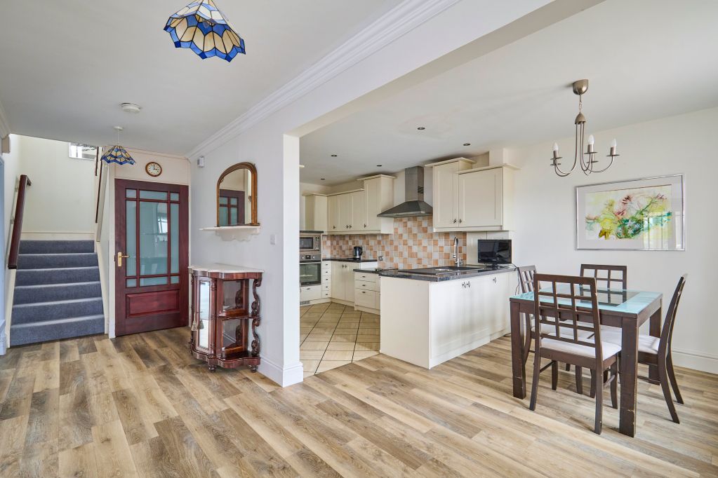Property photo 3 of 25 Entrance/Kitchen