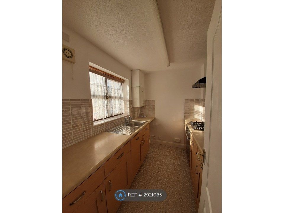 Property photo 3 of 11 Kitchen