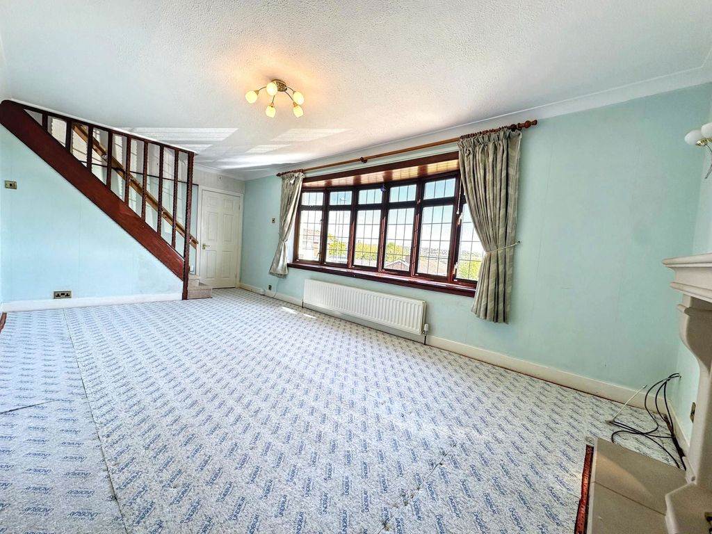 Property photo 2 of 32